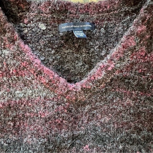 American Eagle Outfitters women's size medium v-neck sweater - Picture 3 of 4
